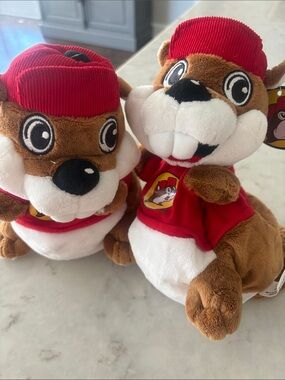 TWO BUC-EE’S Gas Station Store BEAVER Plush Toy hand puppets